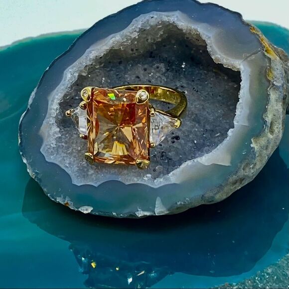 Large Emerald-cut Quartz Gold Filled Ring, 2 White Zircon Trillion Baguettes, 7 - Picture 4 of 6